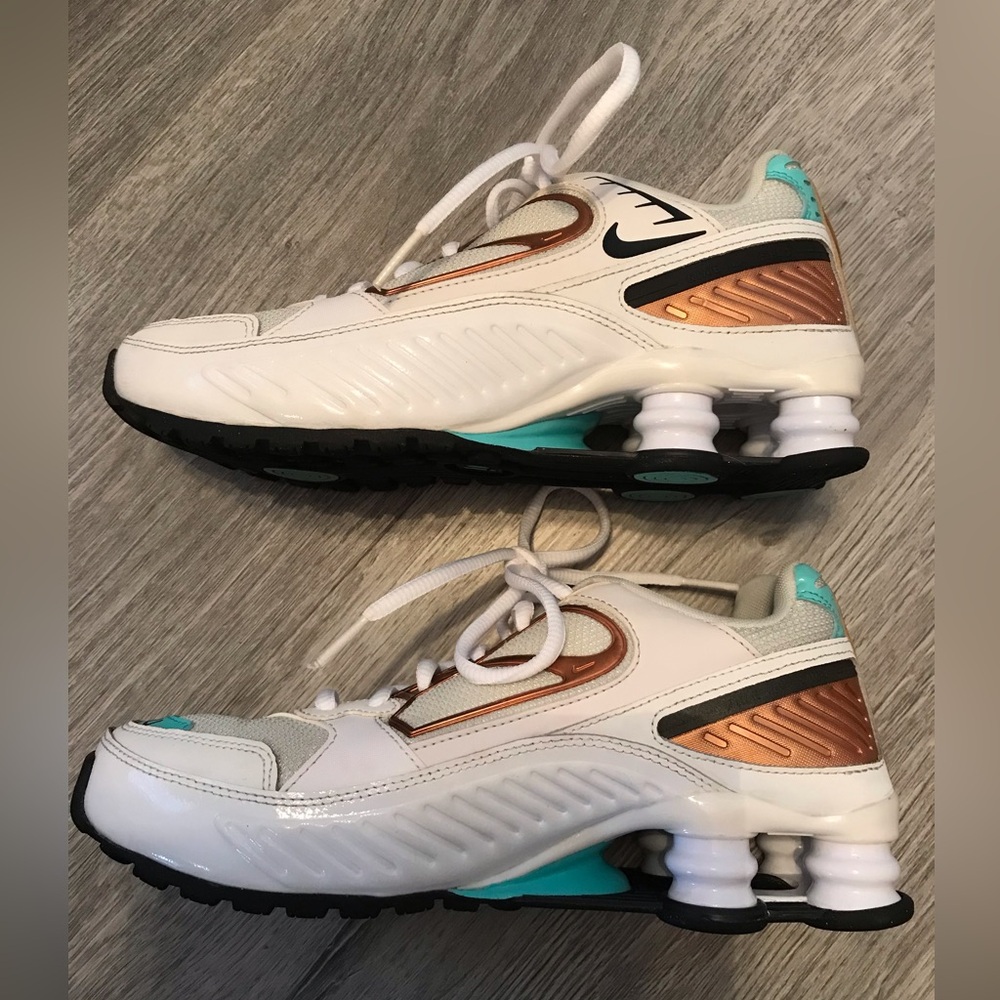 NIKE SHOX SHOCKS Enigma Shoes